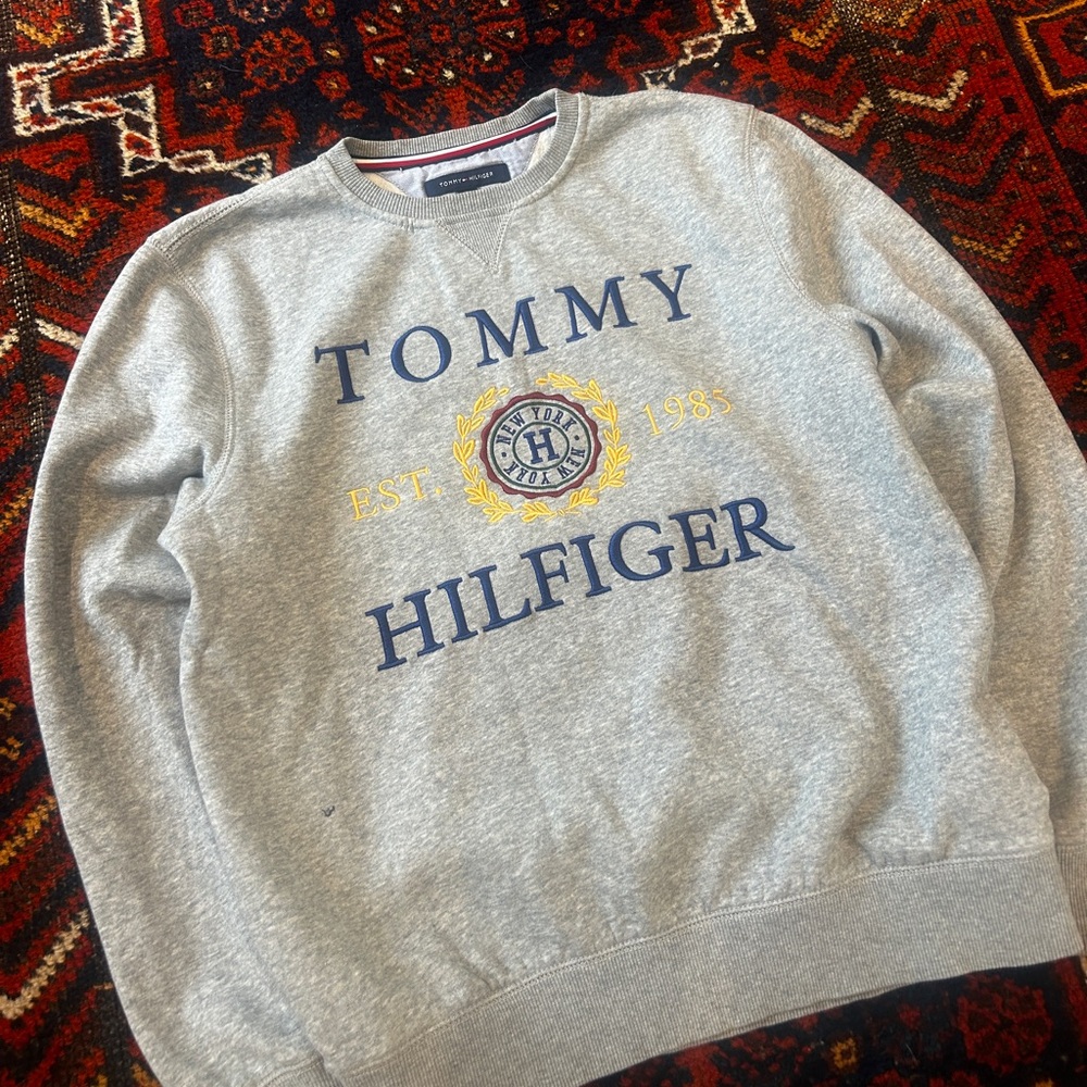 Old Tommy Hilfiger Crew